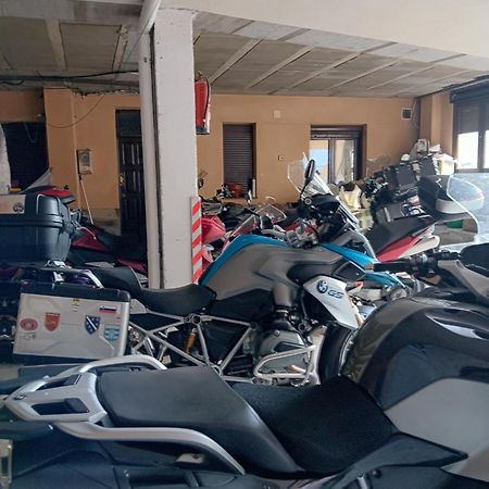 Hotel Alina Cangas De Narcea Bagian luar foto