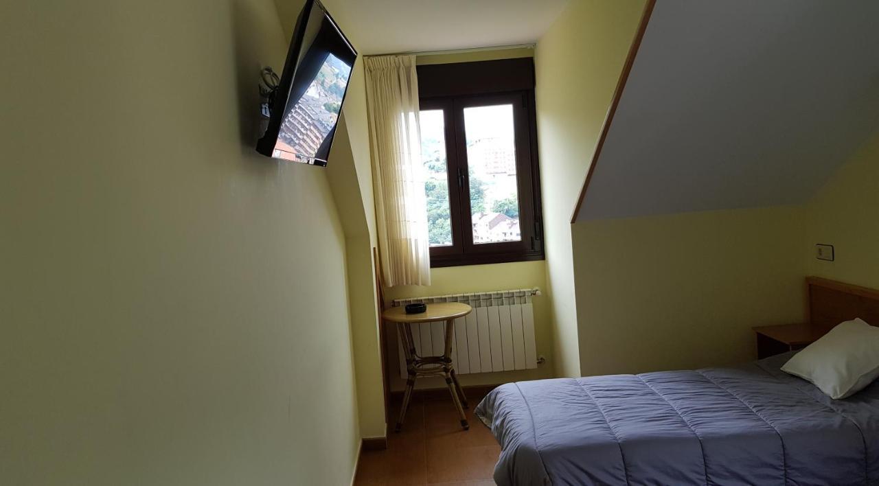 Hotel Alina Cangas De Narcea Bagian luar foto
