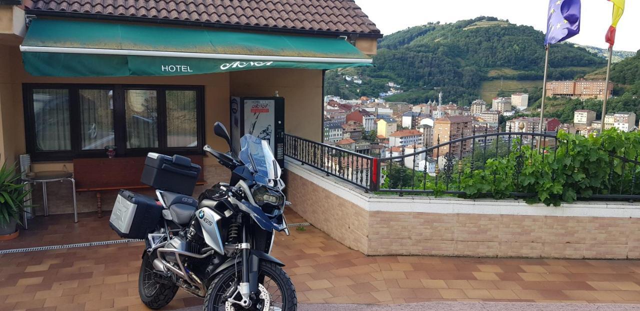 Hotel Alina Cangas De Narcea Bagian luar foto
