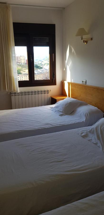 Hotel Alina Cangas De Narcea Bagian luar foto